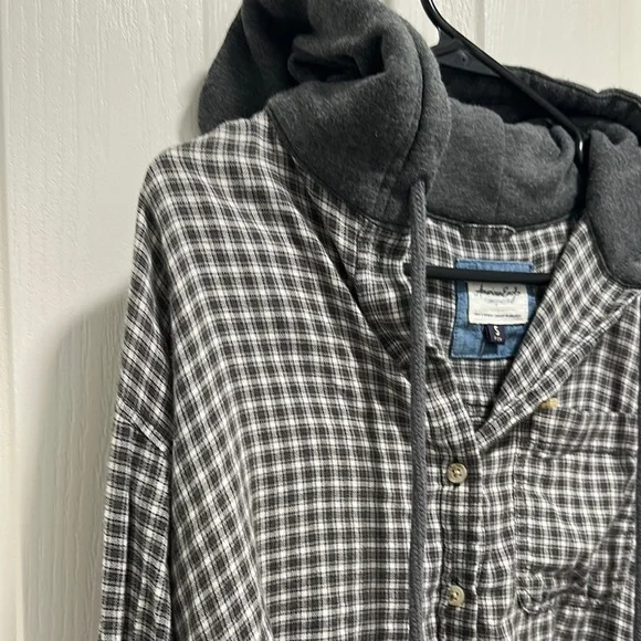 American Eagle Outfitters Black and Gray Plaid Button Down Shirt - Picture 3 of 11